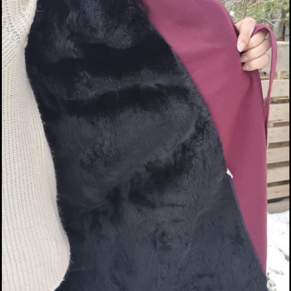 Vintage burgundy trench coat with faux fur lining - Picture 3 of 3